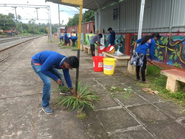 NSS volunteers clean Puthukkad Railway Station