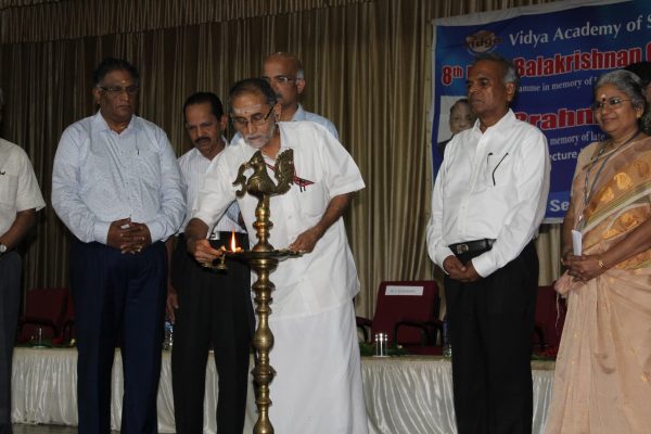 Vidya pays tributes to Dr D Balakrishnan and Er K R Brahmadathan