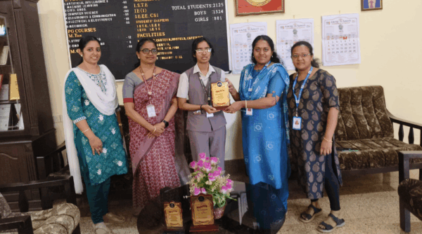Winners of the Essay Competition honored as part of Indian Overseas Bank’s Vigilance Awareness Campaign