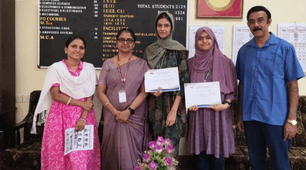 Prize distribution and felicitation of the Extempore Competition Winners by Vidya Central Library and ISTE