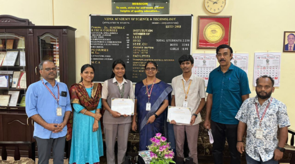 Vidya Central Library felicitates winners of Constitution Day Essay Writing Competition