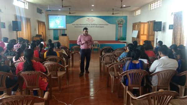 Makeintern and E-Cell at IIT-Kharagpur conduct workshop for S8 CE students