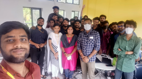 CSE staff members give software training to staff of Manappuram Finance