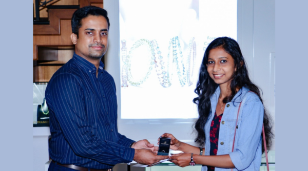 Anchana P of B Tech (ECE) receives Sunny Diamonds Outsparkle Award