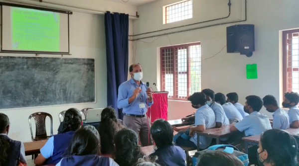 Vidya's "Career Guru" Alex Chacko talks to students of St Thomas HSS, Vallachira