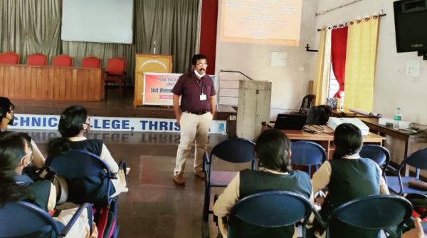 ME faculty member talks in Women's Polytechnic College on role of NSS in society