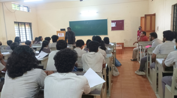 CE Alumnus delivers a talk on Opportunities in Civil Engineering